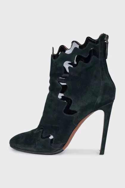 Suede ankle boots with patent leather inserts