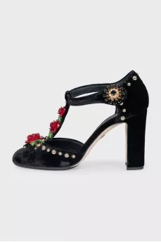 Velvet shoes with flowers