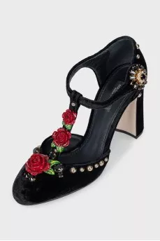 Velvet shoes with flowers