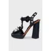 Heeled sandals decorated with beads