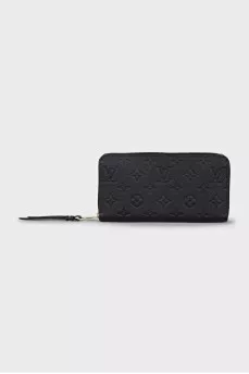 Zip wallet with branded embossing