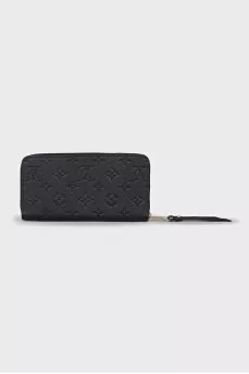 Zip wallet with branded embossing