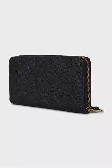 Zip wallet with branded embossing