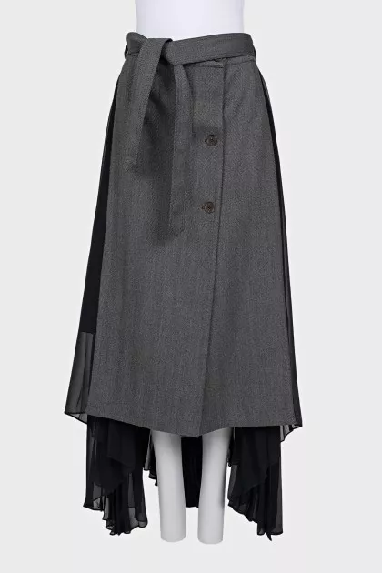 Button-down skirt with an asymmetrical hem