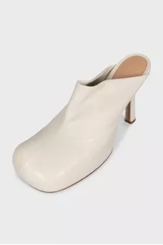 Beige mules with chunky toes