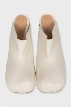 Beige mules with chunky toes