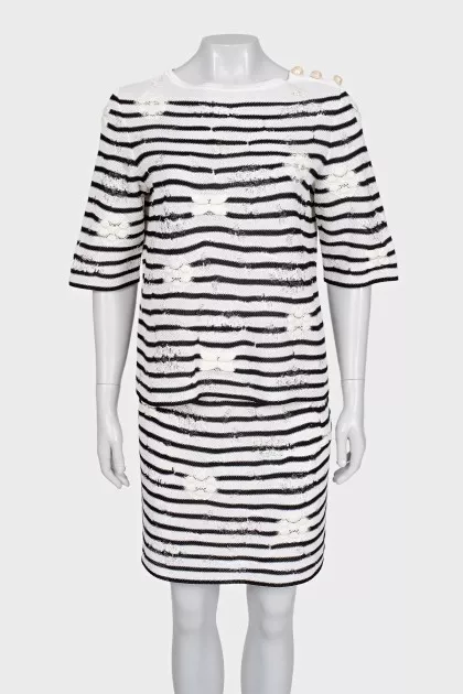 Striped suit with embroidery