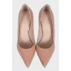 Patent leather pumps made of beige leather