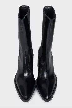 Black pointed-toe boots