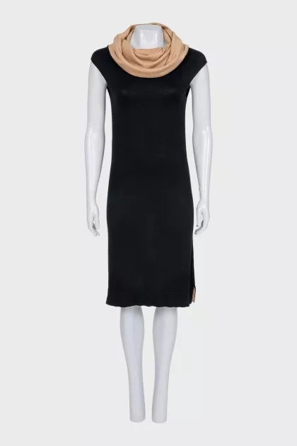 Black dress with a voluminous collar