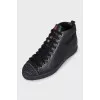 Black sneakers with a ribbed toe