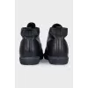 Black sneakers with a ribbed toe