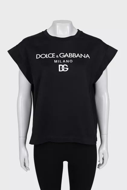 Black T-shirt with embroidered logo