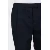 Черные брюки с подкатами