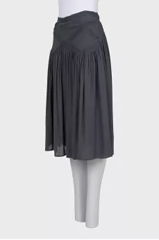 Full skirt with a zipper and button
