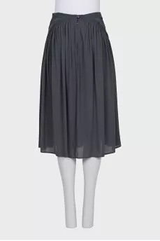 Full skirt with a zipper and button