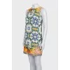 Straight-cut dress with a bright print