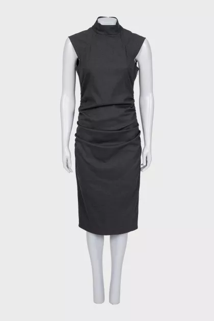 Платье с драпировкой и высоким горлом 
