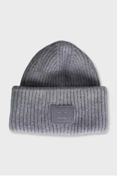 Wool hat with branded patch