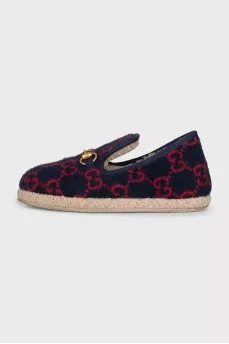 Insulated slip-ons with a signature print