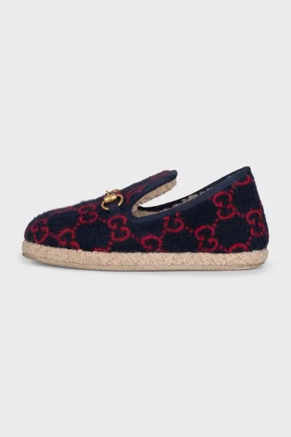 Insulated slip-ons with a signature print
