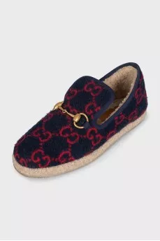 Insulated slip-ons with a signature print