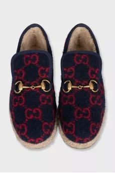 Insulated slip-ons with a signature print