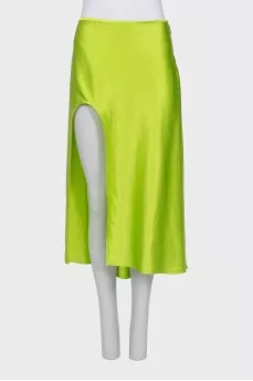 Straight-cut skirt with a shaped slit