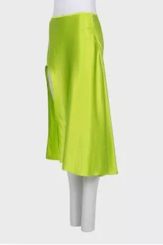 Straight-cut skirt with a shaped slit