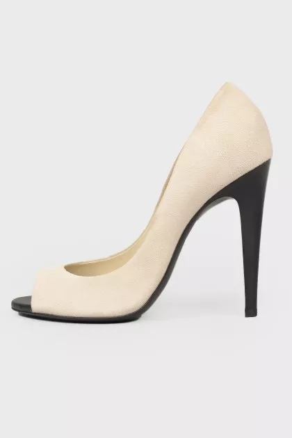 Beige shoes with black heels