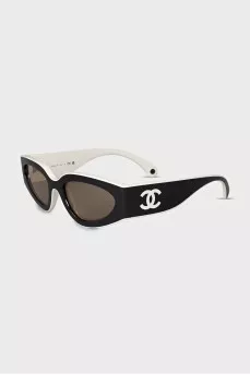Cat-eye sunglasses with the brand logo
