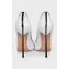 White pumps with contrast trim