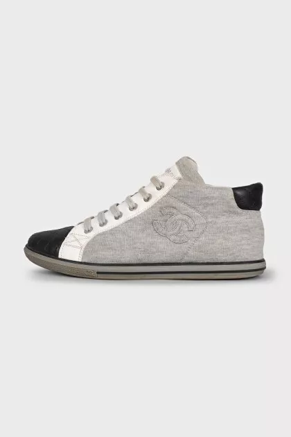 Gray textile sneakers with leather toes