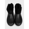 Rubber boots insulated with fur