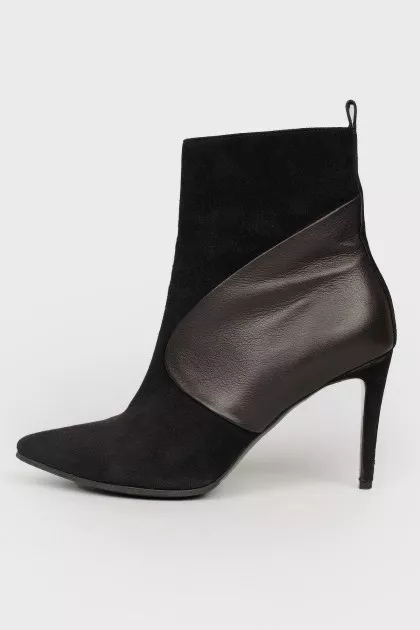 Singered boots with leather inserts