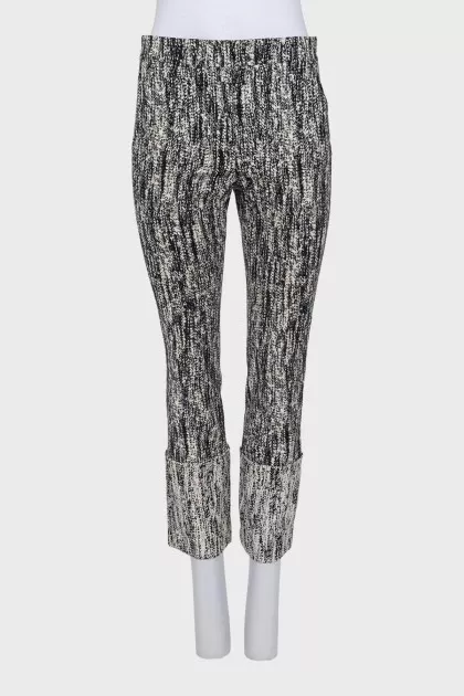 Cropped mid-rise trousers with a printed pattern