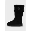 Insulated suede boots without fastening