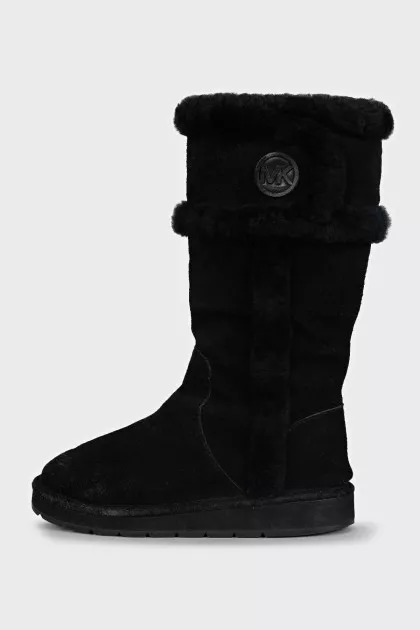 Insulated suede boots without fastening