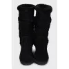 Insulated suede boots without fastening