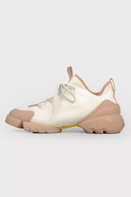 White-brown sneakers on laces
