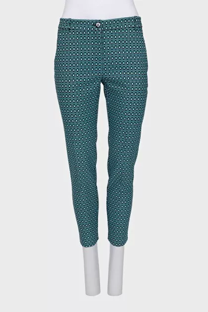 Cropped printed trousers with a crease