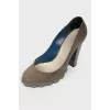 Patent heel suede pumps