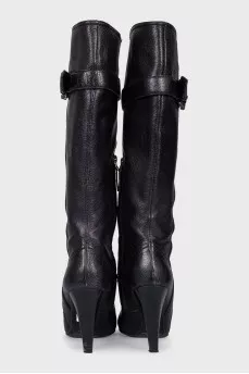 Leather boots with a silver buckle