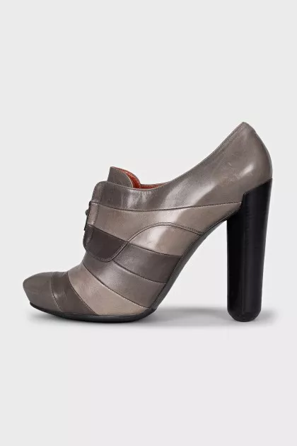 Brown leather ankle boots with a zipper