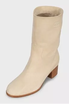 Укороченные сапоги из замши 