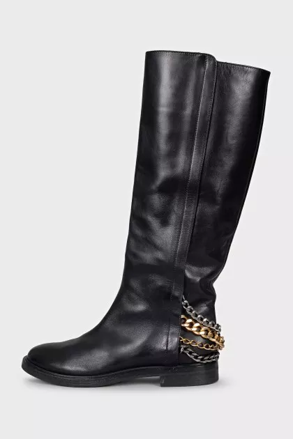 Leather boots decorated with chains