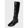 Leather boots decorated with chains