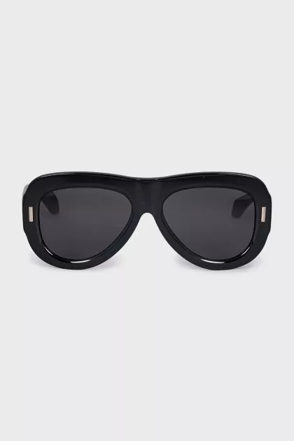Black sunglasses with plastic frames