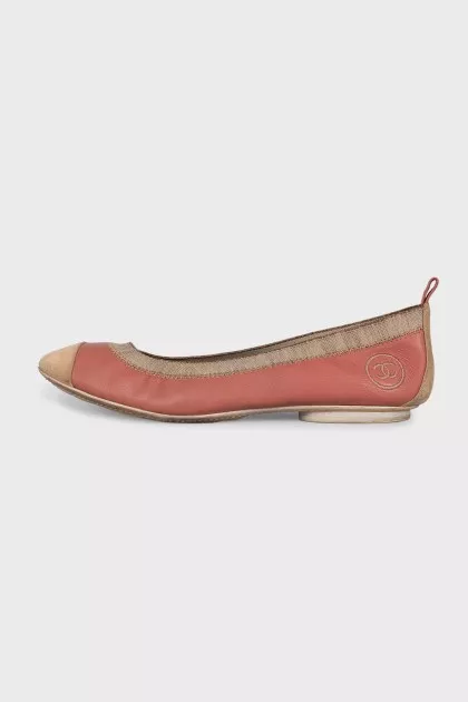 Leather ballet flats with suede toe