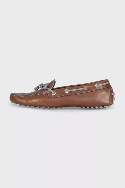 Leather loafers with contrast laces